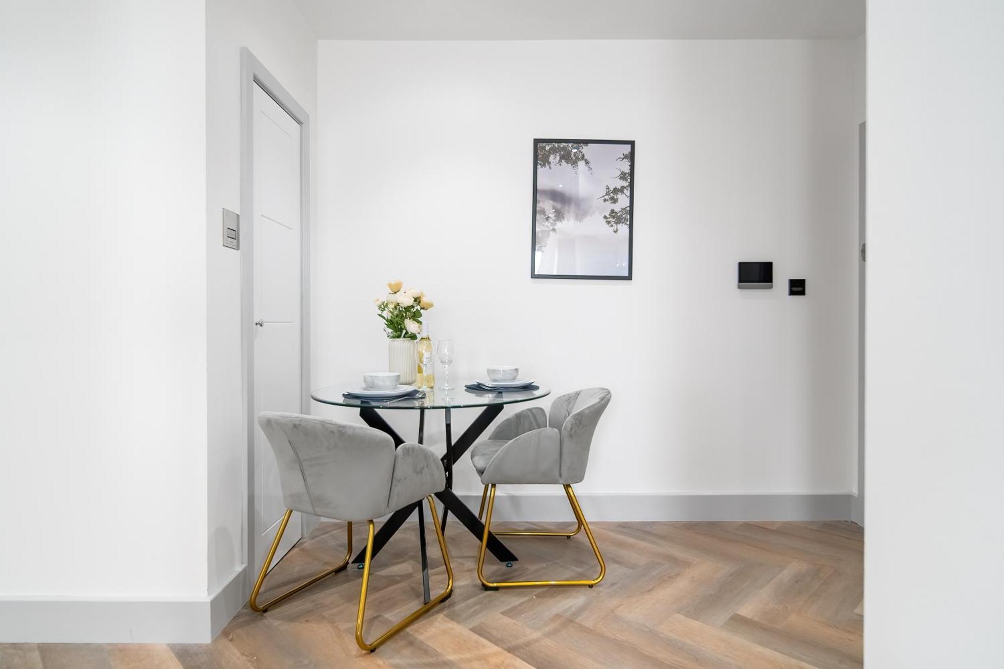 London Road Romford Block Apartment Екстериор снимка